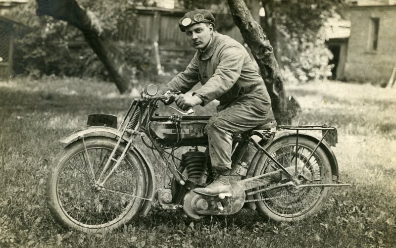 Ogres muzejā izstādes “Aizmirstie senie motocikli” atklāšana