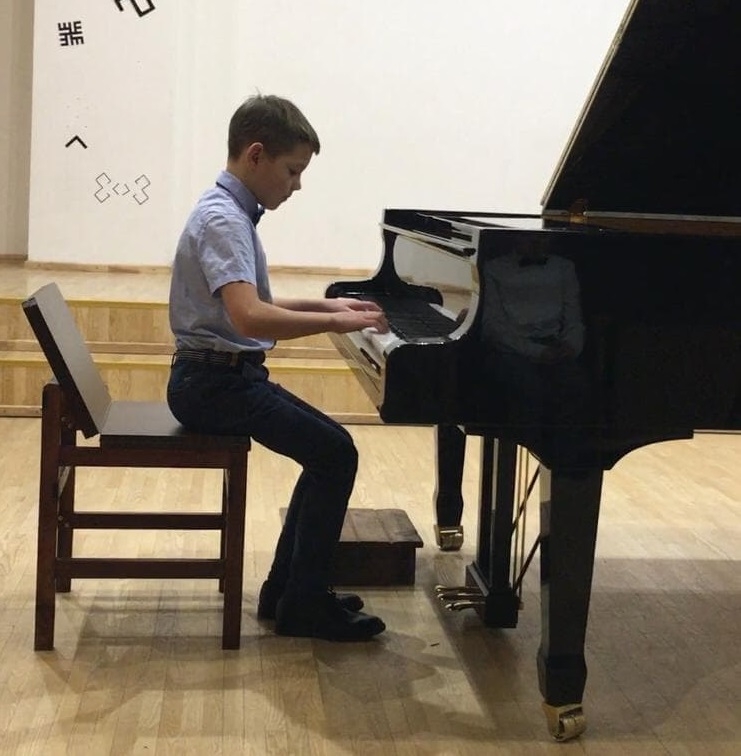 Ogres Mūzikas skolas audzēknis Timurs Mihailovs iegūst 2.vietu attālinātā konkursā