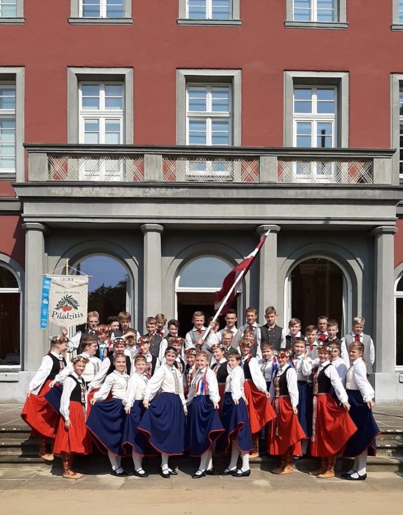 TDS “Pīlādzītis” dejotāji piedalās starptautiskā folkloras festivālā Vācijā