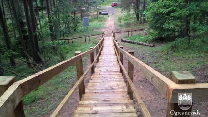 Papildus iegūtais finansējums ļāvis dabas parkā izbūvēt piecas kāpnes