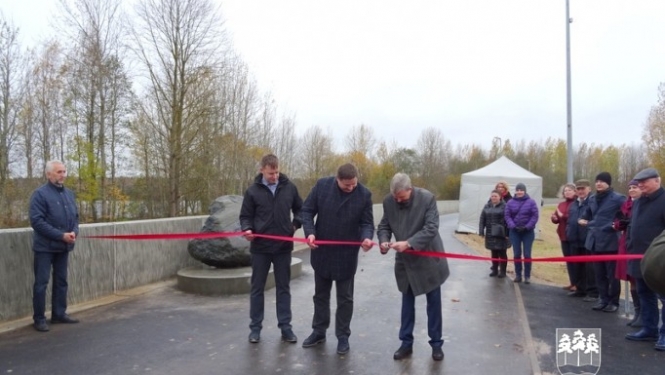 Atklāj atjaunoto Rīgas HES ūdenskrātuves Ogres aizsargdambi