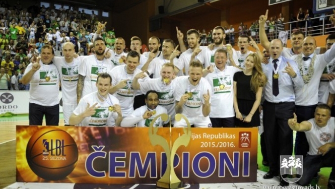 Basketbolisti Bērziņš un Jonāts kļūst par Latvijas čempioniem