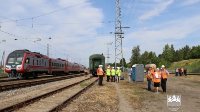 Uz dzelzceļa Ogrē norisinājās mācības avārijas seku likvidēšanā