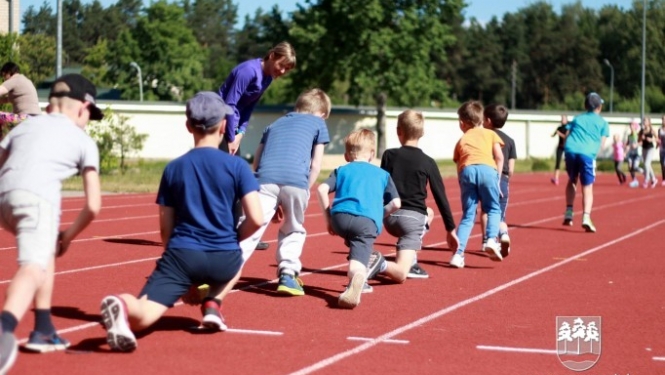 Bērni brīvlaiku iesākuši sportiski