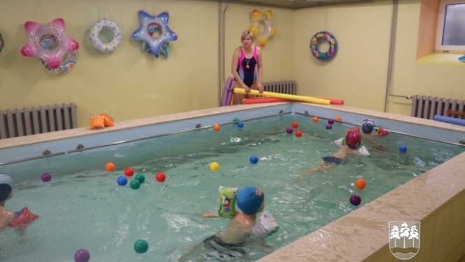 VPII “Taurenītis” bērni apgūst peldētprasmi, darbojas diennakts grupa