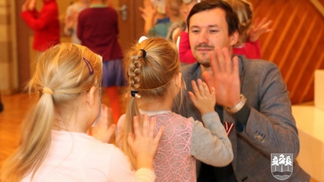 Suntažu vidusskolā sagaida Latvijas valsts dzimšanas dienu