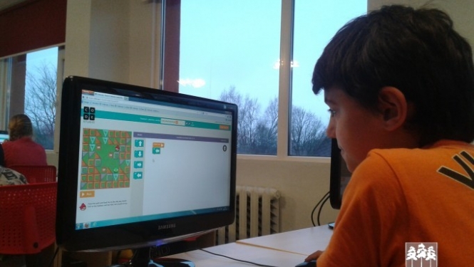 Programmēšanas stunda nedēļas garumā: „Hour of Code” Suntažu vidusskolā