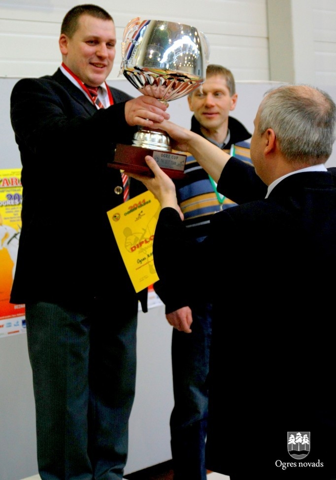 Čempionāta galvenā balva “Ogres kauss 2011” paliek Ogrē