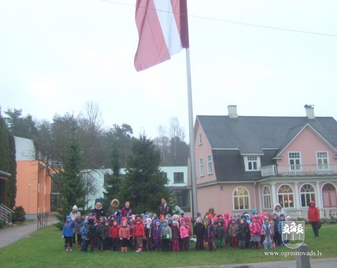 “Zelta sietiņa“ bērni ieskandina Latvijas 99.dzimšanas dienu!