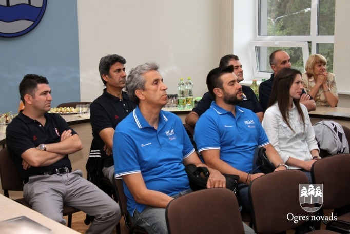 Eiropas čempionāta dalībnieki pieņemšanā Ogres novada pašvaldībā