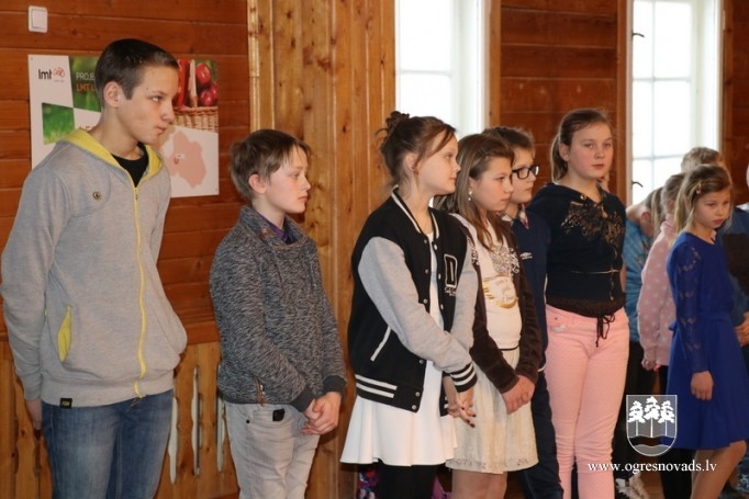 Bērni Mazozolos gatavojas skatuves runas konkursam