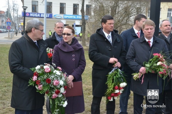 sēdētāja vietnieks godina represēto piemiņu Daugavpilī