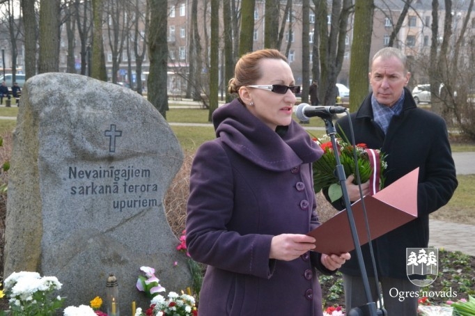 sēdētāja vietnieks godina represēto piemiņu Daugavpilī