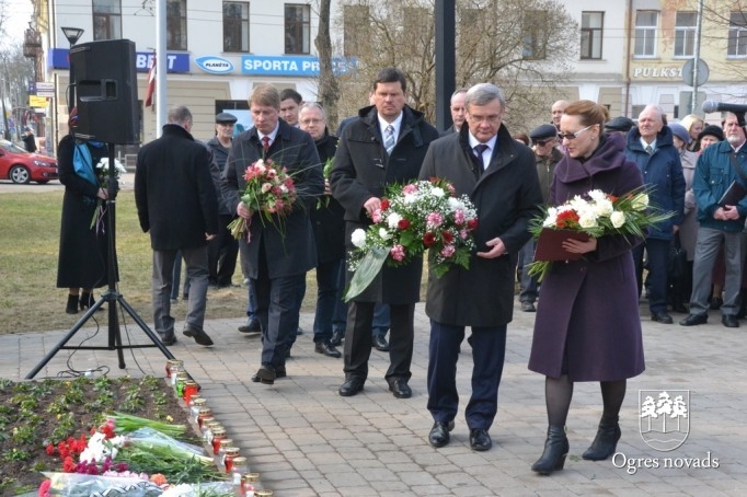 sēdētāja vietnieks godina represēto piemiņu Daugavpilī