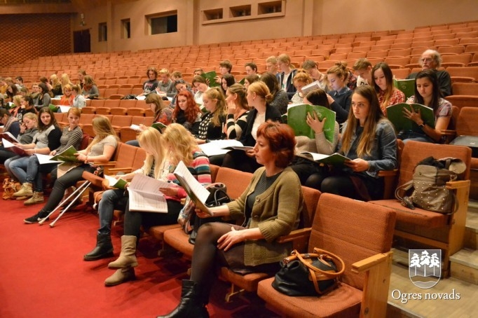 Skolēni gatavojas XI Latvijas Skolu jaunatnes dziesmu un deju svētkiem