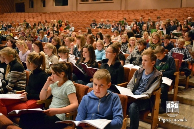 Skolēni gatavojas XI Latvijas Skolu jaunatnes dziesmu un deju svētkiem