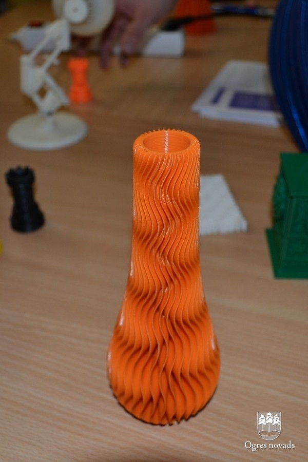 Ogres 1. vidusskolā prezentē 3D printeri