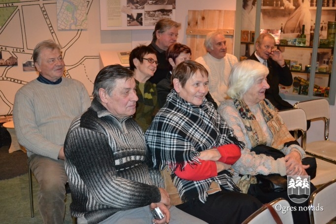 Barikāžu aizstāvji tiekas Ogres muzejā