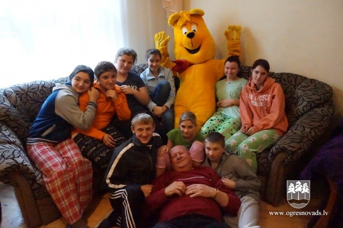 Akcijā “Brīnumu takas” brīnumu kastes nogādātas bāreņiem Ukrainā