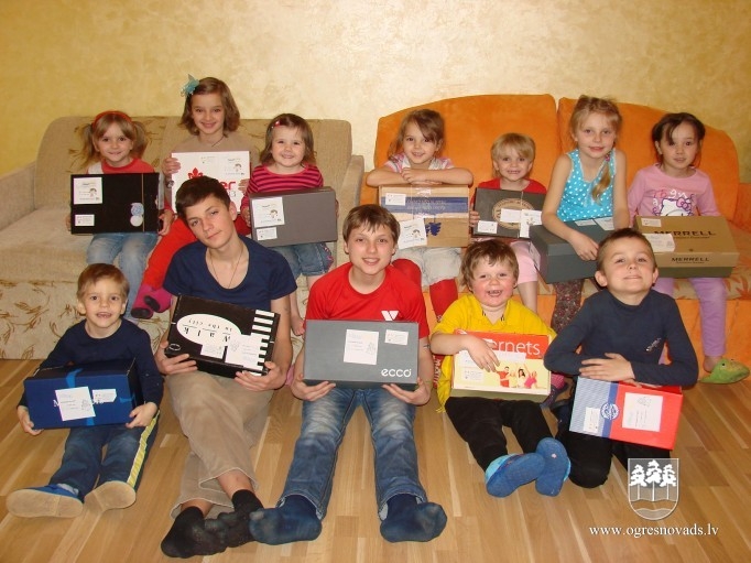Akcijā “Brīnumu takas” brīnumu kastes nogādātas bāreņiem Ukrainā