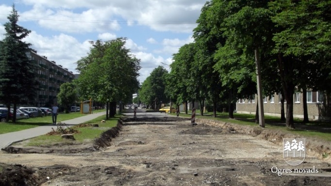 Turpinās Tīnūžu ielas un Mālkalnes prospekta krustojuma rekonstrukcija