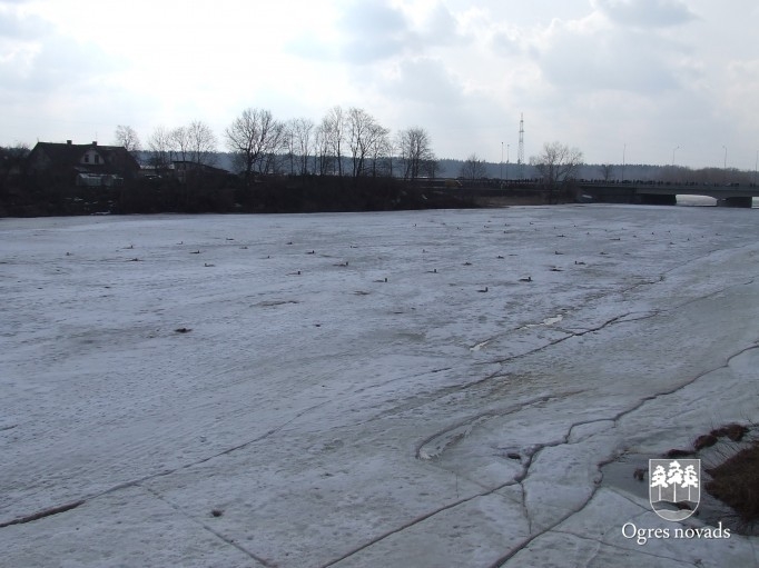 ledus spridzināšana Ogres upē