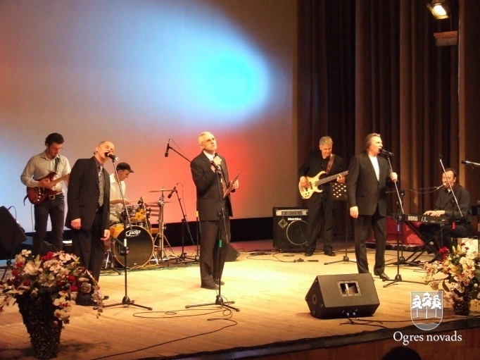 4. maija pēcpusdienā kultūras centrā ar koncertu „Skani ar mani” Ogrē noslēdzās Latvijas valsts svētku svinību programma.