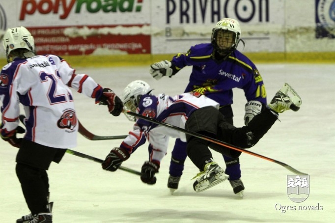 Jaunie Ogres hokejisti – Latvijas čempionāta līderi