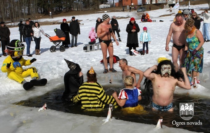 "Ogres roņi" noslēdz sezonu ar neparastu karnevālu