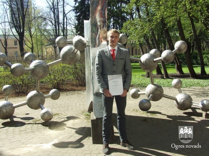 Ogres 1. vidusskolas skolēns Latvijas 38. skolēnu zinātniskās konferences fizikas sekcijā ieguvis 3. vietu