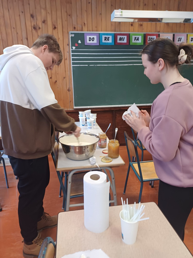 Nodarbība par jauniešu veselību Taurupes pamatskolā