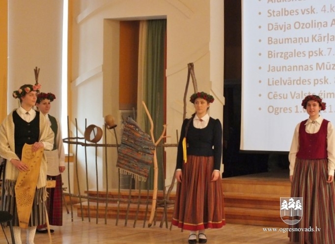 Ogres 1.vidusskolas komandai 1.pakāpe latviešu tautas dziesmu dziedāšanas sacensībās