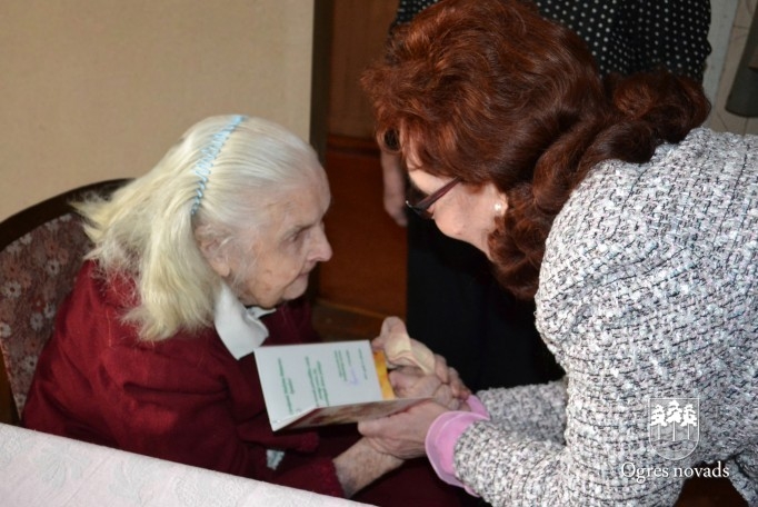 Malvīne Būmerte atzīmē 103 gadu jubileju