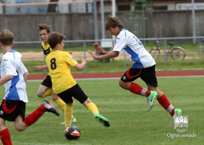 "Ogres SC" jaunie futbolisti piekāpjas Vidzemes izlasei