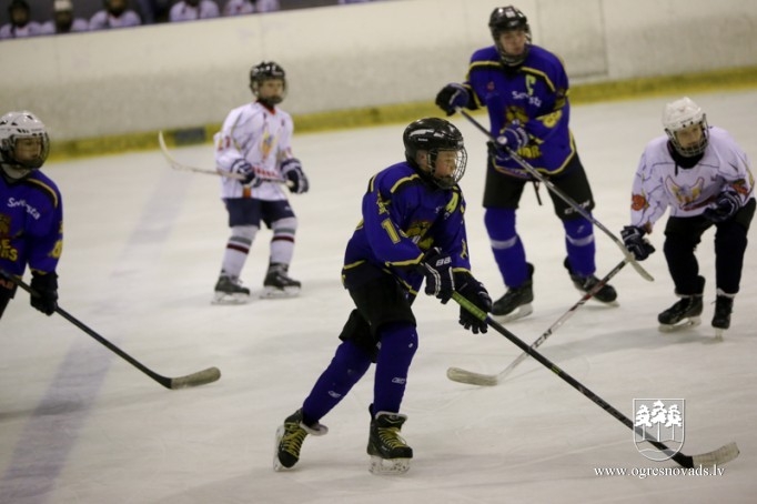 Ogres hokeja topošās zvaigznītes turpina iepriecināt