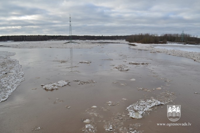 Ledus izlauzis sev ceļu uz Daugavu