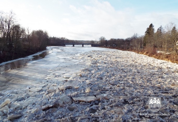 No Ogres upes ledus netiek Daugavā