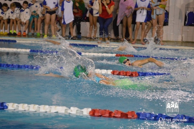 Ogrēniešiem 12 medaļas Jūrmalas peldēšanas čempionātā