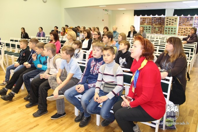 Nometnes dalībnieki viesojas Jaunogres vidusskolā