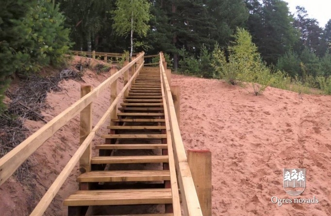 Papildus iegūtais finansējums ļāvis dabas parkā izbūvēt piecas kāpnes