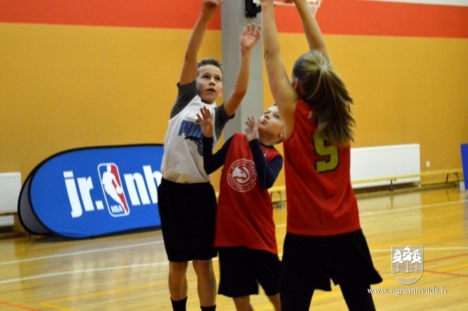 Sākumskolas 5.c klase turpina dalību basketbola turnīrā “Junior NBA”