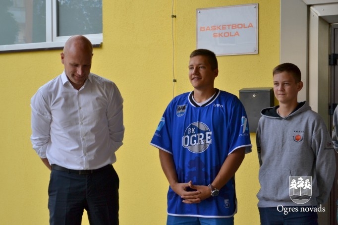 Akcijā Ukrainas iedzīvotājiem ziedo arī Ogres Uzņēmēju biedrība un basketbola klubs “Ogre”