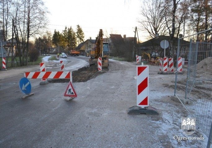 Turpinās dambja rekonstrukcija