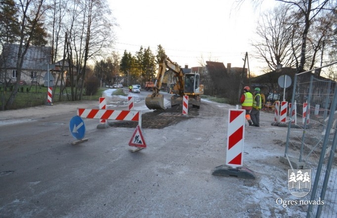 Turpinās dambja rekonstrukcija