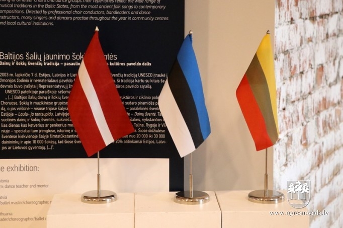 Atklāta Baltijas valstu skolu jaunatnes Deju svētku izstāde