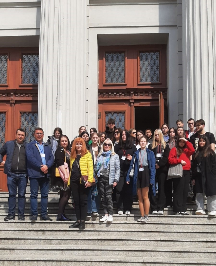  Ogres Valsts ģimnāzijas komanda piedalās Erasmus projektā Rumānijā un diskutē par veiksmīgas nākotnes izvēli