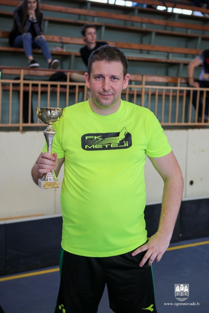 Ogres florbola čempionātā triumfē "Birzgale" un "Privacon"
