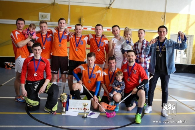 Ogres florbola čempionātā triumfē "Birzgale" un "Privacon"