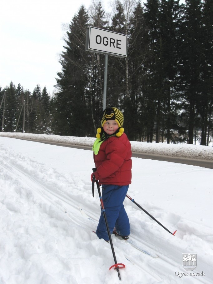 Foto un zīmējumu konkurss "Bērni uz sniega"