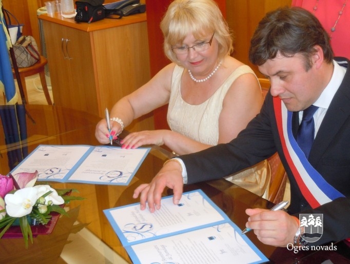 Desmitgades sadarbības līguma parakstīšana Francijā